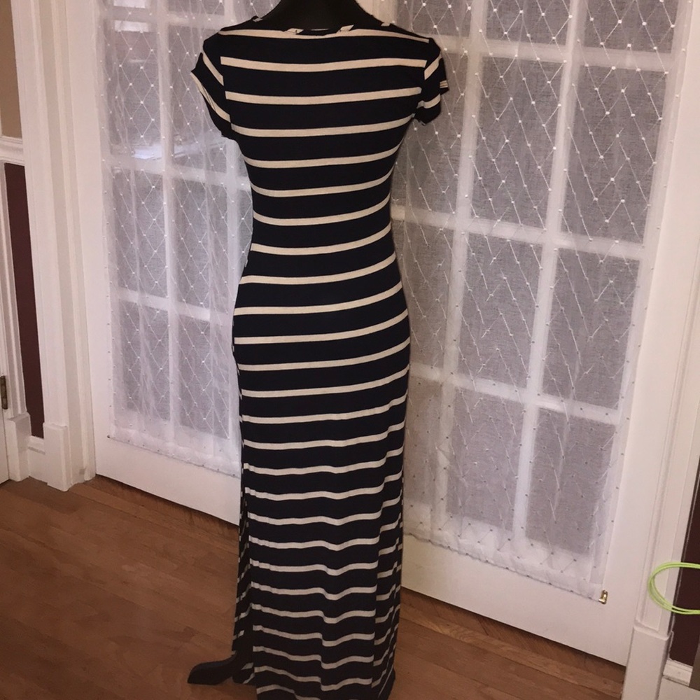 ⭐️ Maxi Dress ⭐️ - Picture 4 of 5
